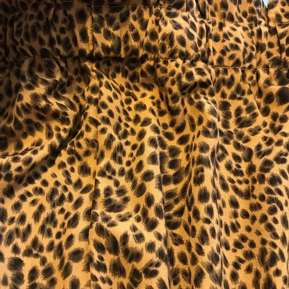 Adorable cheetah print shorts/ stretchy waist ❤️😊 - Picture 4 of 5